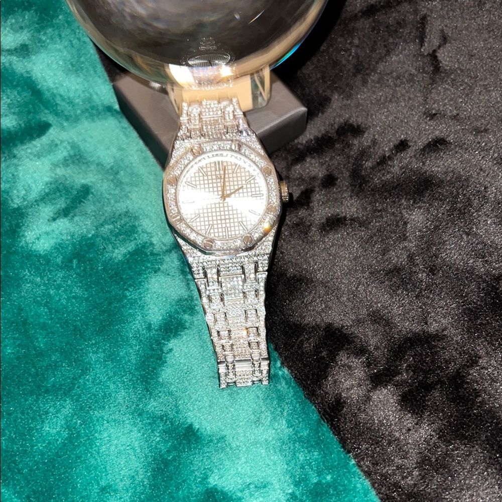 Luxury Silver Diamond Watch